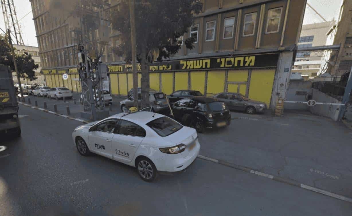 הכניסה לחניה